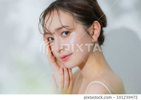 Beauty image of young women Beauty image of young women 101239472