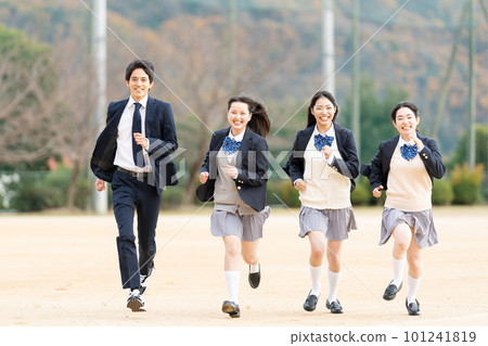 A high school girl and a male teacher running on the ground 101241819