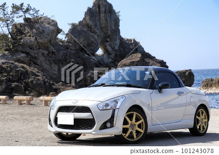 Copen parked on the beach with window rocks 101243078