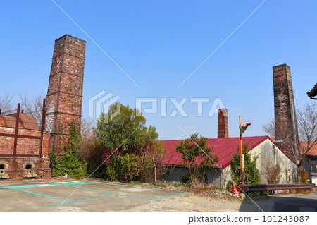 Scenery and chimney of pottery town (Tokoname City, Aichi Prefecture) Scenery and chimney of pottery town (Tokoname City, Aichi Prefecture) 101243087