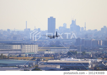 Self-Defense Forces aircraft landing at an airport in the city (Prefectural Nagoya Airport) 101243089