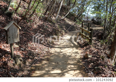 通往備中松山城的山路 101243092