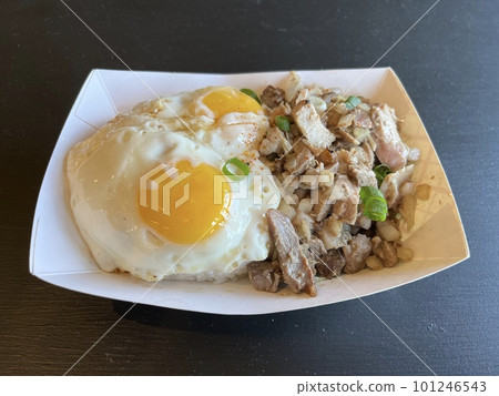 Filipino set meal silog (garlic rice, fried egg, sisig) 101246543