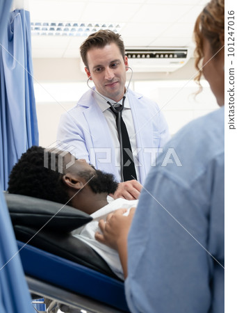 Doctor examination to patient Doctor examination to patient 101247016