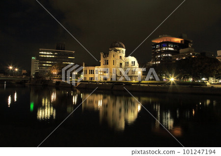 原子彈圓頂夜景反射在水面上 101247194
