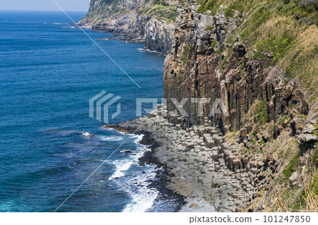 Shiodawara Cliffs and the Blue Sea 101247850