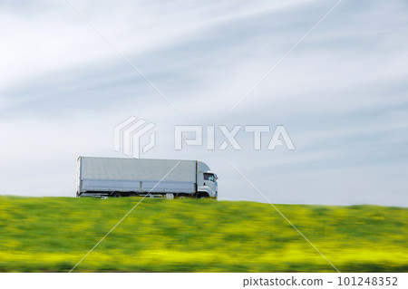 Truck image 101248352