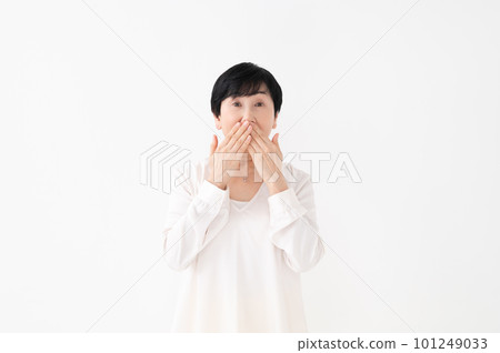 Surprised woman Surprised shock 101249033