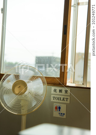 懷舊的夏日日式房屋 101249771