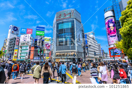 Tokyo cityscape in Japan April, liberation from masks...Shibuya scramble crossing full of foreign tourists in the morning = 4th 101251865