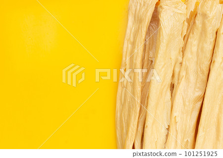 Bean threads or dried bean curd sticks 101251925