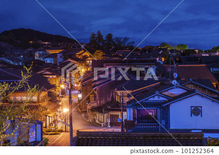 從山上俯瞰清水地區京都風情的夜景 101252364