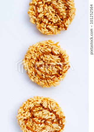 Rice cracker with coconut palm sugar on white 101252564