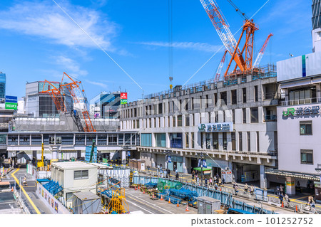 Tokyo cityscape in Japan April. Looking at Shibuya Station, where demolition work is progressing, and large cranes, etc. = 4th Tokyo cityscape in Japan April. Looking at Shibuya Station, where demolition work is progressing, and large cranes, etc. = 4th 101252752