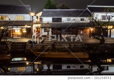 Kurashiki Bikan Historical Quarter after rain at night, Okayama Prefecture Kurashiki Bikan Historical Quarter after rain at night, Okayama Prefecture 101258551