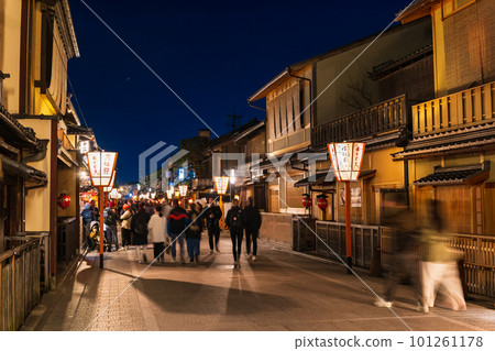 外國遊客回國時的京都花見小路 ※2023年春 101261178