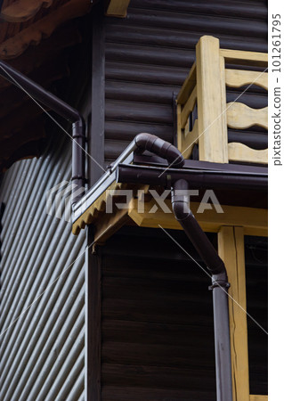 Holder gutter drainage system on the roof. Drain on the roof of the house. Roof drainage. Water drainage from the roof Holder gutter drainage system on the roof. Drain on the roof of the house. Roof drainage. Water drainage from the roof 101261795