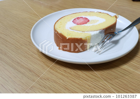 Swiss roll on a plate 101263387