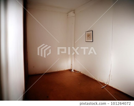 empty old room empty old room 101264072