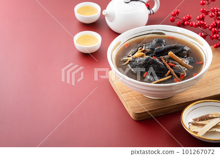 Delicious silky chicken soup with Chinese herbal medicine 101267072