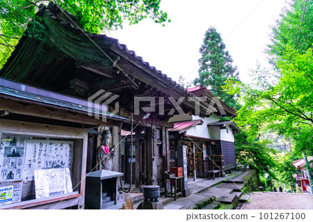 [China's 33 Kannon Sacred Sites] 31st Sanbutsuji Sub-Temple, Rinko-in Temple Gate, Misasa-cho, Tohaku-gun, Tottori Prefecture 101267100