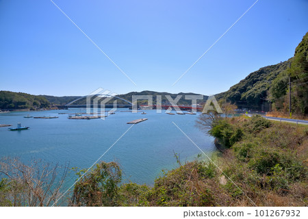 《三重縣》鳥羽市浦村町珍珠路阿甦之浦大橋生浦灣 《三重縣》鳥羽市浦村町珍珠路阿甦之浦大橋生浦灣 101267932