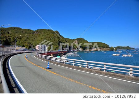 《Mie Prefecture》Uramura-cho, Toba City Pearl Road Aso-no-Ura Ohashi Bridge over Ikuura Bay 《Mie Prefecture》Uramura-cho, Toba City Pearl Road Aso-no-Ura Ohashi Bridge over Ikuura Bay 101267958