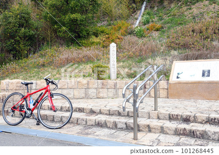 Riding the Harima Cycling Road Excavation site for red elephants (Akashi City, Hyogo Prefecture) 101268445