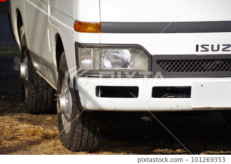 Car image Old commercial vehicle Isuzu Fargo van 101269353