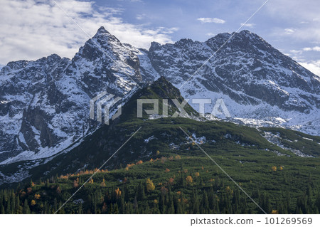 The High Tatras in October. View of the Koscielec peak. 101269569
