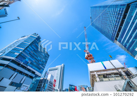 日本四月的東京城市景觀。看著澀谷站,拆除工作正在進行,大型起重機等= 4 日本四月的東京城市景觀。看著澀谷站,拆除工作正在進行,大型起重機等= 4 101270292