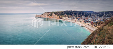 Wonderful panoramic view to the Etretat village and beach resort from the famous Falaise d'Aval cliffs in Normandy, France 101270489
