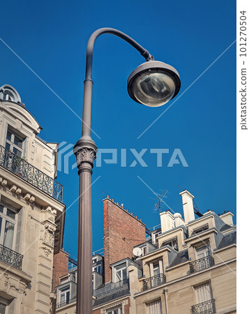 Retro style street lamp in an old Paris district with view to the blue sky background 101270504