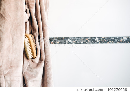 Exfoliate skin, manual exfoliation skin helps to remove dead skin cells and stimulate circulation. Dry Brushing, various brush Exfoliator Massager Scrubber for body and face in bathroom 101270638