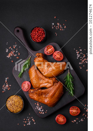 Delicious grilled chicken wings with spices and herbs 101274674