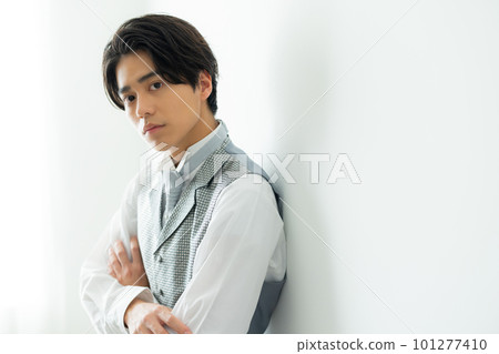 穿燕尾服的男新郎 101277410