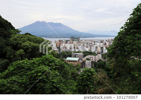 從山谷看鹿兒島市 從山谷看鹿兒島市 101278007