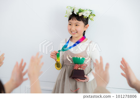 獎牌獲得者杯表彰小學生 101278806