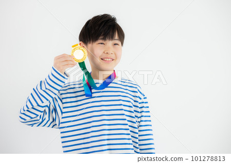 Medal winner cup commendation elementary school student 101278813