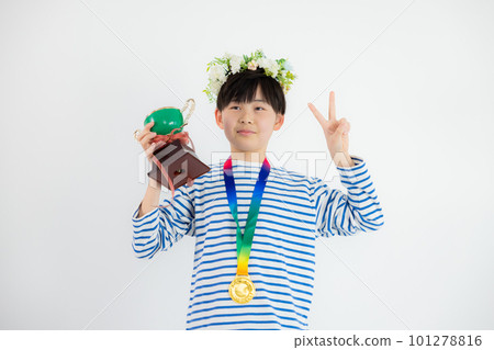 獎牌獲得者杯表彰小學生 獎牌獲得者杯表彰小學生 101278816