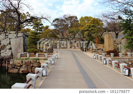Uchigeuma Bridge (reference bridge) at the entrance of Ujo Park (Okayama Castle) 101278877