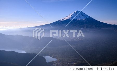 (山梨縣)從禦坂連山眺望富士山的絕景 (山梨縣)從禦坂連山眺望富士山的絕景 101279144