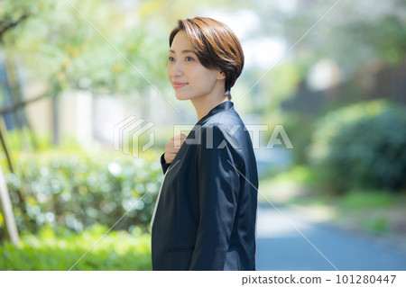Smiling middle-aged woman in a suit 101280447