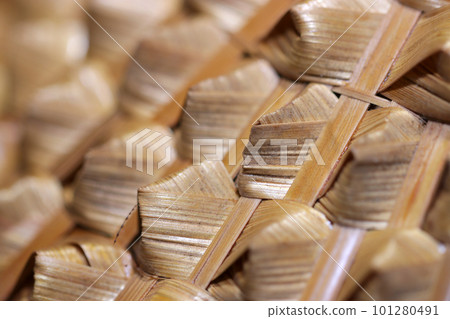 獨特的東南亞民族帽子質地，由鞣製的香蕉葉編織成金字塔形 101280491