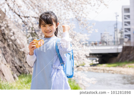 支持通過考試的孩子通過 支持通過考試的孩子通過 101281898