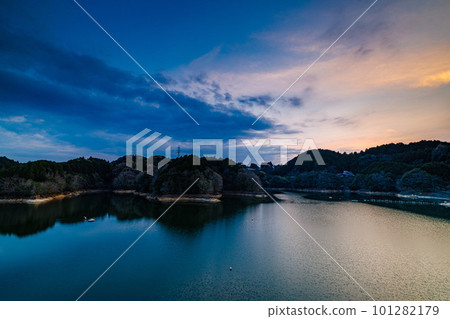 Flowing clouds and mirror-like water surface by long-second exposure (Sun sinking in the mountains) ⑪ At Nara Nunome Dam in spring 2023 Flowing clouds and mirror-like water surface by long-second exposure (Sun sinking in the mountains) ⑪ At Nara Nunome Dam in spring 2023 101282179