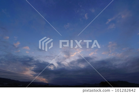 Spring morning sky with various clouds / super wide angle / sky mainly / 230403am 101282642