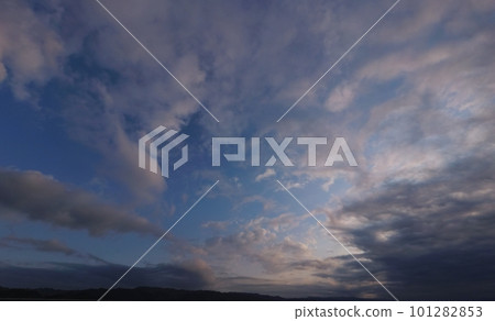 Spring morning sky with various clouds / super wide angle / sky mainly / 230403am 101282853
