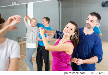 People dancing social dances in pair 101283252