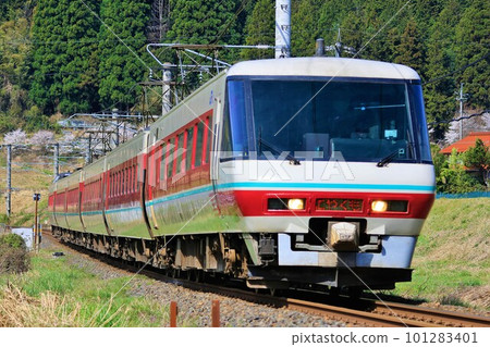 [JR西日本]系列381“八雲”-全景綠色車廂-（白備線：黑坂 - Neame） 101283401